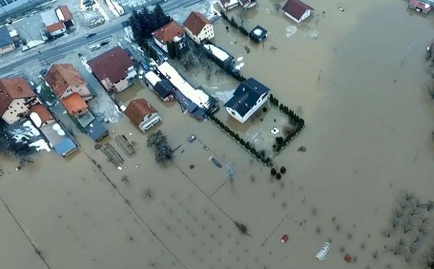 Snimak dronom: Pogledajte katastrofalne posljedice poplave u Novoj Bili