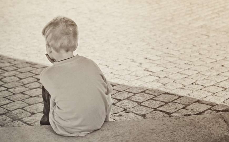Sudbina 8-godišnjeg bosanskog dječaka šokirala Italiju: "Mama me izbacila na ulicu"