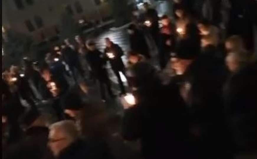Banjalučani okupljeni ispred hrama i večeras zapalili svijeću za Davida 