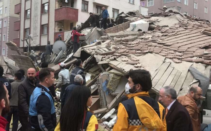 Istanbul: Srušila se šestospratna zgrada, ima mrtvih i ranjenih