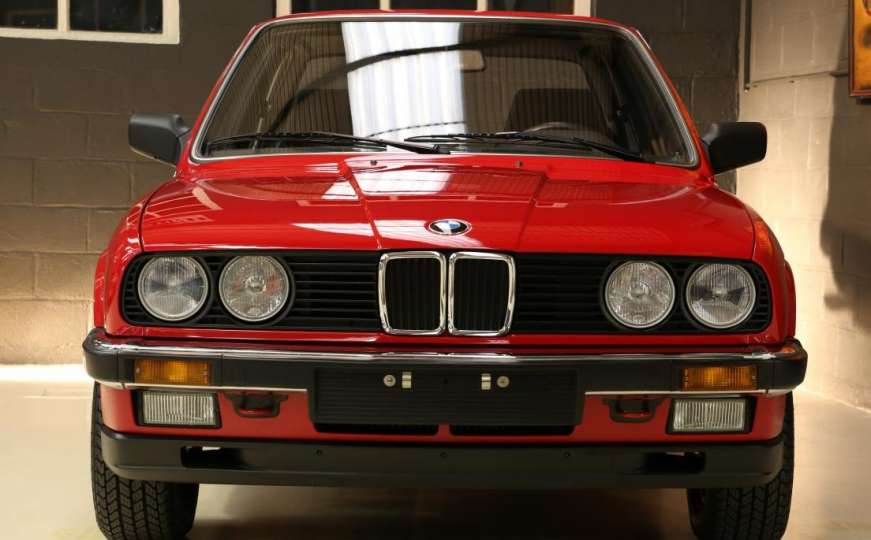 Popust 22.000 eura: BMW 323i E30 s 260 pređenih kilometara još čeka kupca 