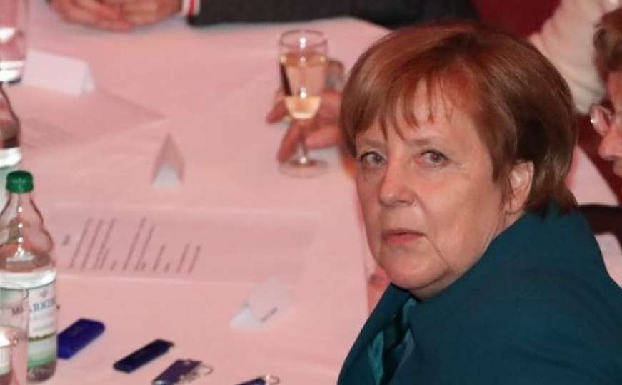 Angela Merkel posjetila vitalnu majku koja predaje engleski u 91. godini
