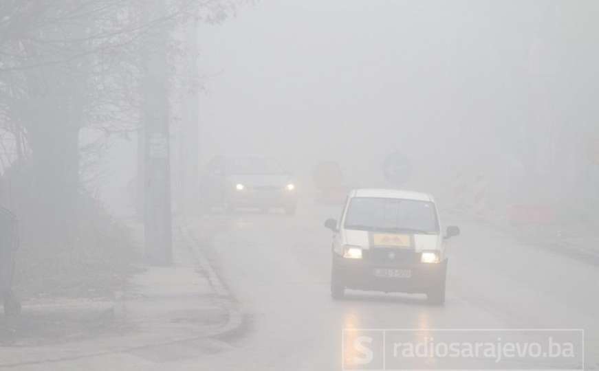 Vozači oprez, magla i poledica na cestama širom zemlje