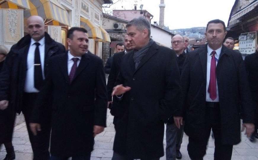 Makedonski premijer Zoran Zaev prošetao Baščaršijom u društvu Denisa Zvizdića