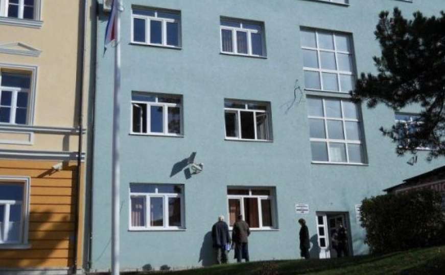 Zbog ranjavanja djevojke policajcu iz Drvara određen jednomjesečni pritvor