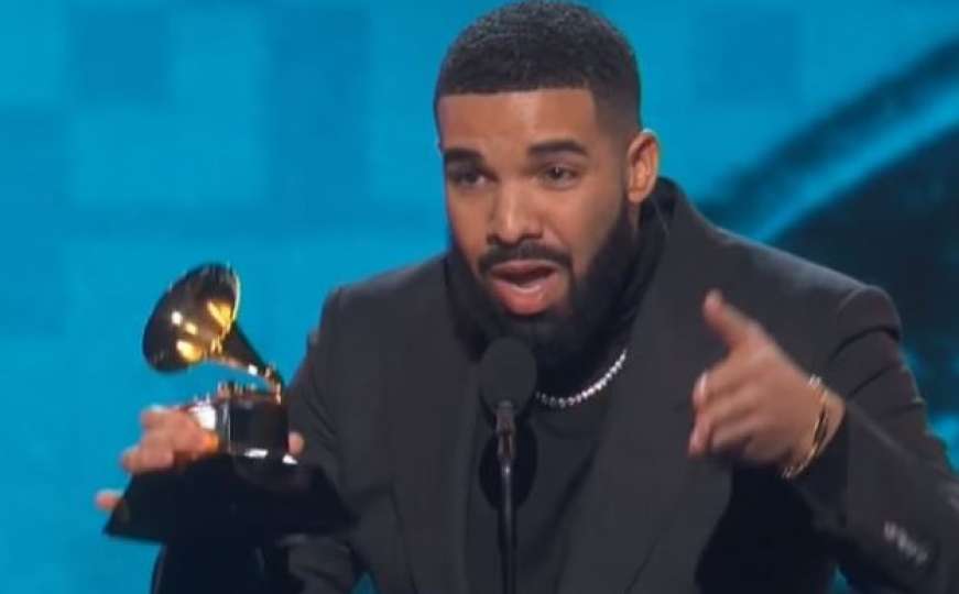 Drakeu isključili mikrofon nakon što je primio nagradu