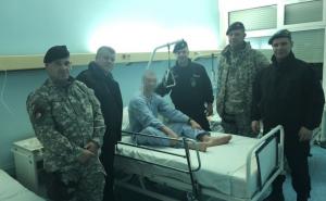 Čestitka heroju: Komesar posjetio policajca kojeg je ranio Edin Gačić