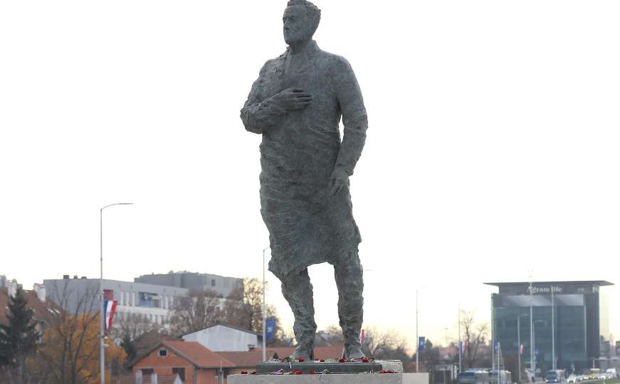 Spomenik Franji Tuđmanu mora na popravak: Jaja su nagrizla broncu