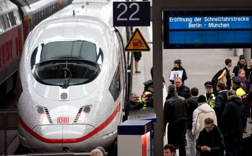 Drama u vozu: Evakuisali 750 putnika zbog pronađenog pištolja