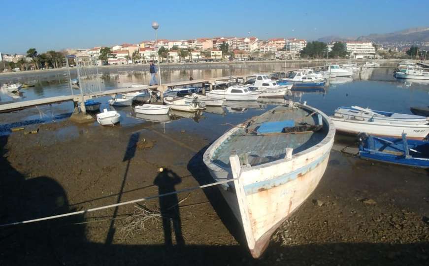 “Presušilo” Jadransko more: Pogledajte neobične prizore iz Stobreča