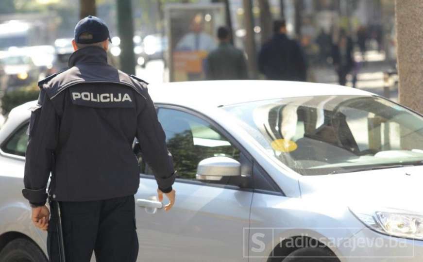 Sarajevo: 51-godišnjak vozilom namjerno nagazio nogu policajcu