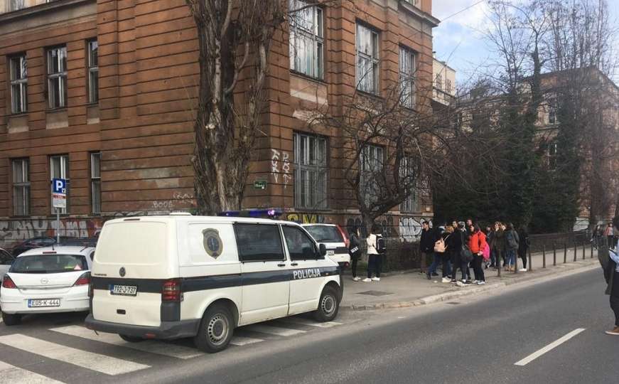 Sarajevo: Policija ustanovila da je dojava o bombi u Gimnaziji Obala bila lažna