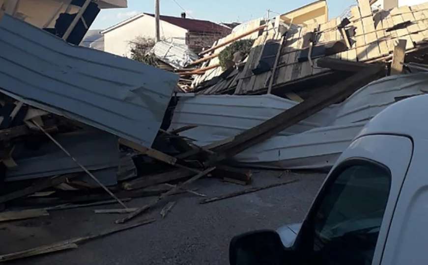 Oluja u Mostaru: Povrijeđeno više od 15 ljudi, jednoj osobi se bore za život