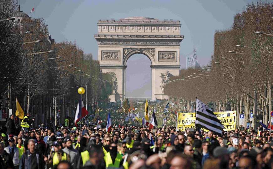 Francuska: 15 sedmica zaredom "žuti prsluci" na ulicama iskazuju nezadovoljstvo