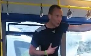 Procurili novi snimci mladića koji je demolirao autobus u Splitu