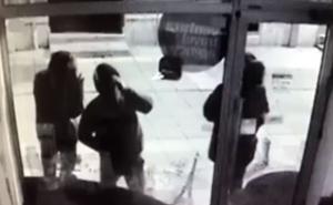 U samom centru Sarajeva: Pogledajte snimak obijanja i krađe iz turističke agencije