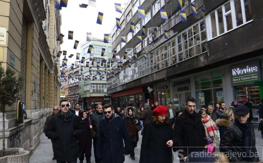 JEDNA SI, JEDINA...: Na hiljade zastava BiH krase ulice Sarajeva