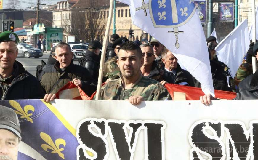 Predstavnici boraca ušli su na sjednicu, napeto je ispred Parlamenta Federacije BiH