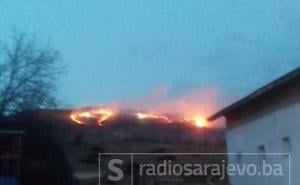 Veliki požar i na brdu Žuč: Vatrogasci na terenu