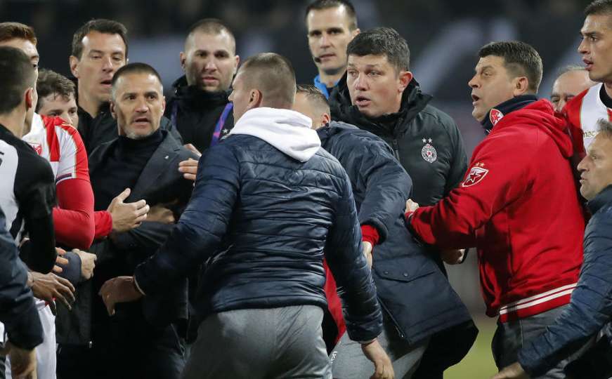 Opća tuča na srbijanskom vječitom derbiju: Igrači oba tima sukobili se na terenu