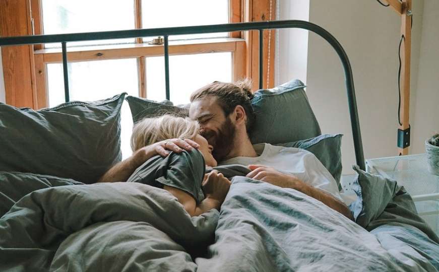 Šta otkriva položaj spavanja partnera