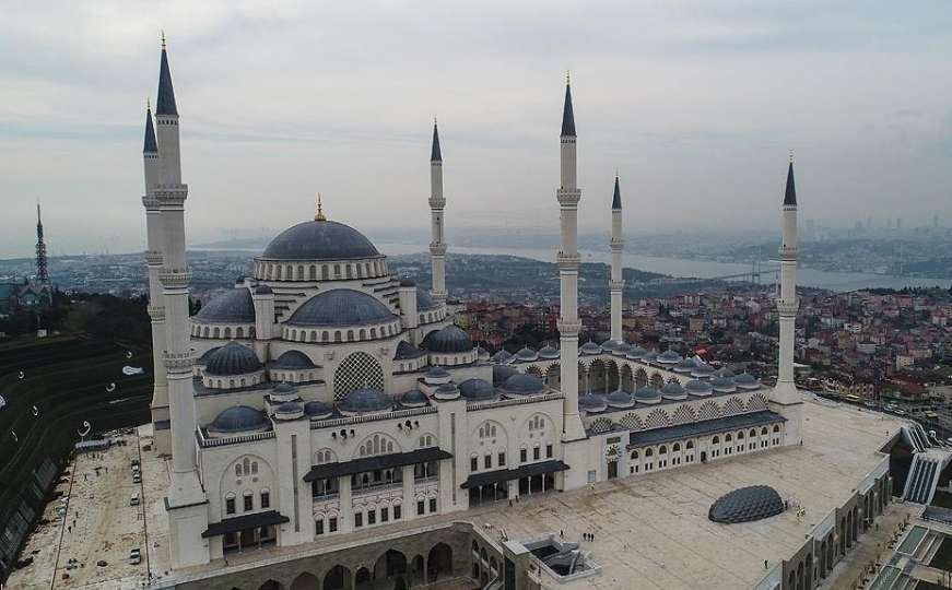 Bosforska ljepotica: Uz noć Lejletu-r-regaib otvorena najveća džamija u Turskoj