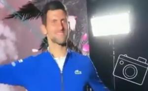 Đokoviću rekli da zauzme prirodnu pozu za slikanje, a onda je nastao šou