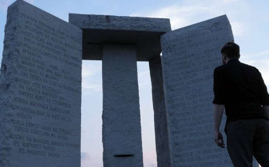 Zastrašujući spomenik u SAD-u: Ko je uklesao zapovijedi - masoni ili satanisti