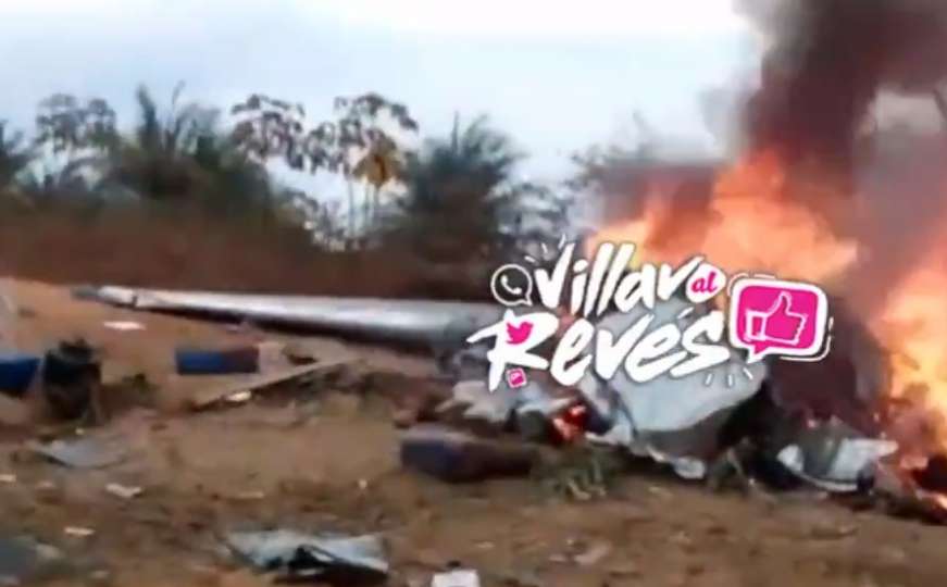 Snimak zgarišta na mjestu pada: Srušio se putnički avion, nema preživjelih