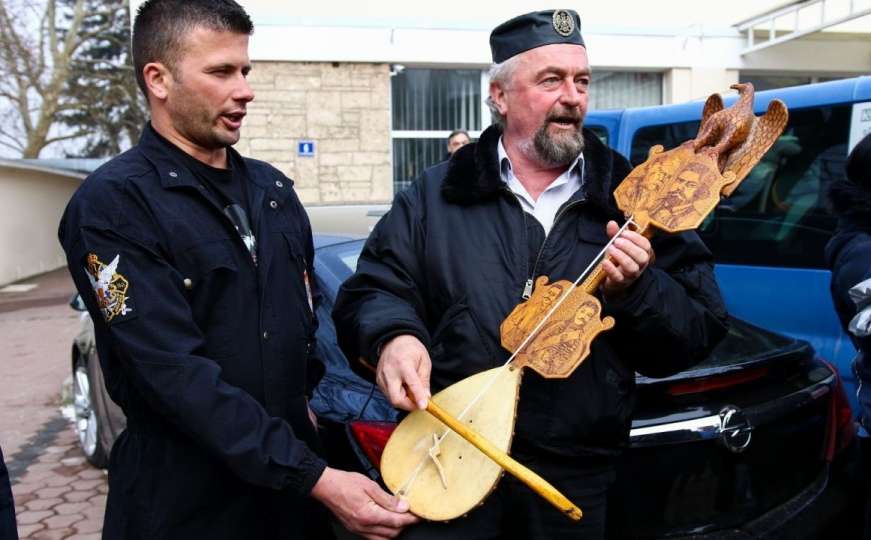 Četnici u Višegradu guslali i pjevali: "Bit će opet pakao i krvava Drina"