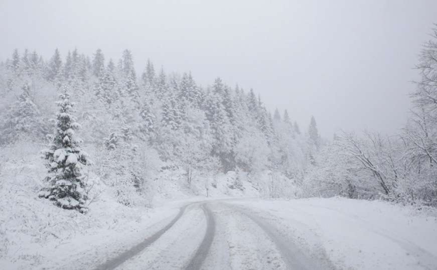 Sarajevo - Rogatica: Obustavljen saobraćaj za kamione preko Romanije zbog snijega