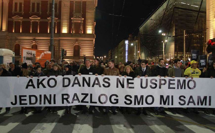 Beograd: Građani šetali u čast Đinđića i poručili da ne smiju stati