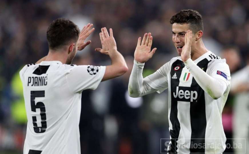 Pjanić objavio slavljeničku fotku iz svlačionice Juventusa uz interesantno pitanje