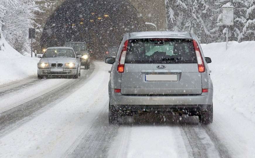 Poruka za vozače: Pojačan oprez zbog snijega i poledice