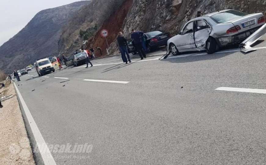 Mostar: Ljekari se bore za život djevojke povrijeđene u saobraćajnoj nesreći