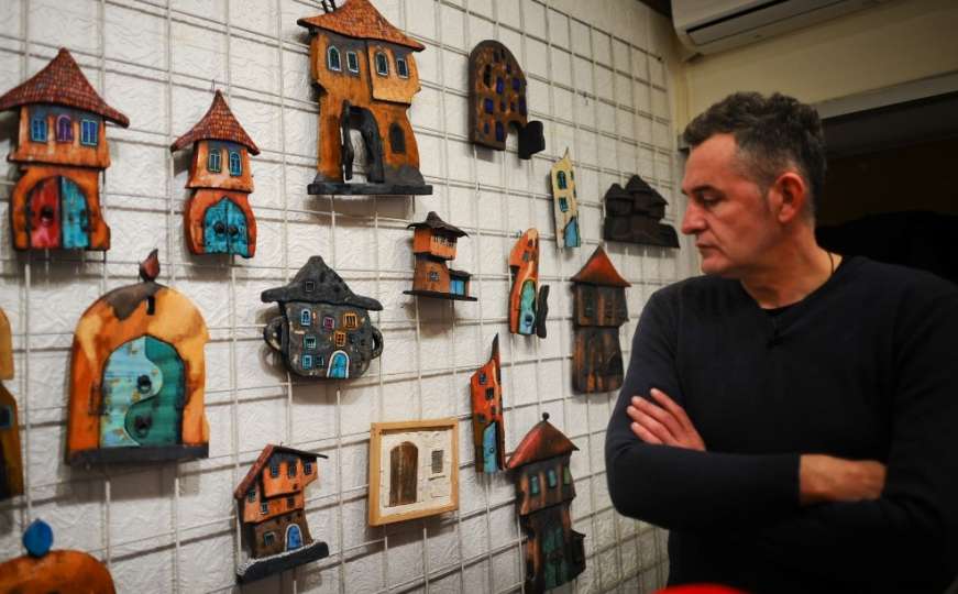 Sarajlija izradom maketa bosanske kuće čuva tradiciju od zaborava