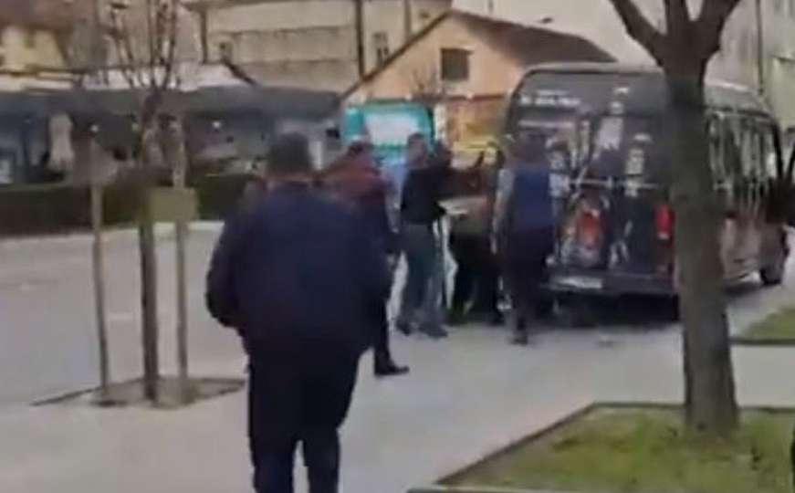 Teška saobraćajna nesreća: Kombi udario ženu u centru Banja Luke