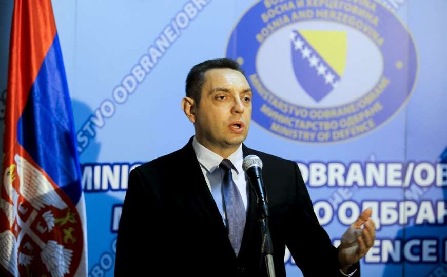 Ministar odbrane Srbije: Ovo rade kriminalci i fašisti, ovo nije politika