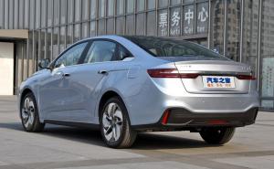 Geely GE11: Izgleda kao Tesla, vozi se kao Tesla, košta "pola cijene" Tesle