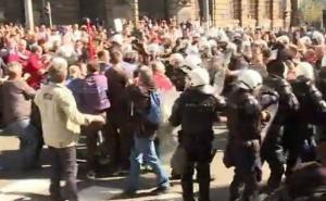 Napeto u Beogradu: Demonstranti se sukobili sa policijom