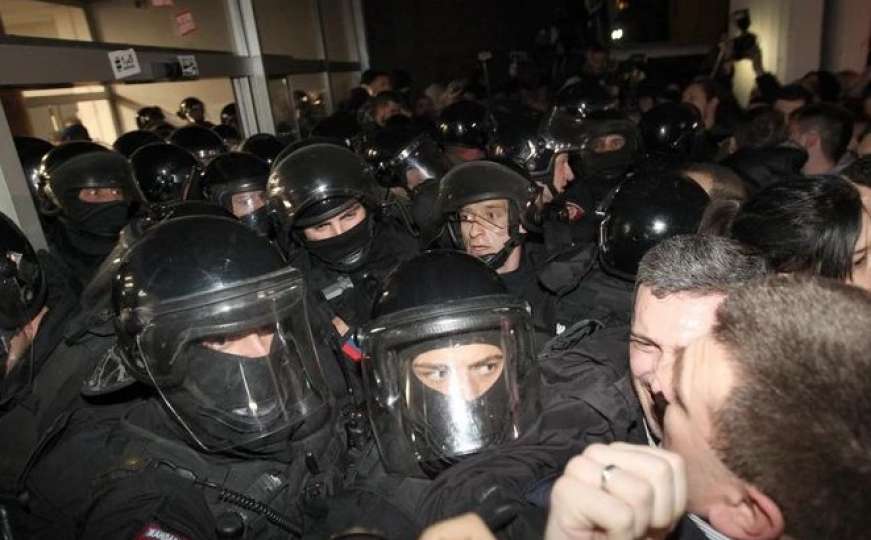 MUP Srbije: Procesuirati odgovorne za napad na policiju
