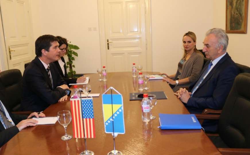 Susret Šarovića sa ambasadorom SAD-a: Ekonomiju staviti iznad političkih manipulacija
