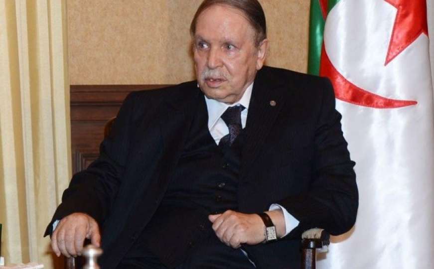 Dugogodišnji alžirski predsjednik odlučio predati vlast