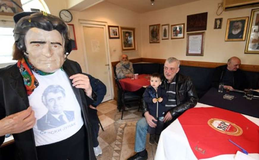 Reportaža iz kafane "Luda kuća", gdje je zločinac Karadžić dolazio kao dr Dabić 