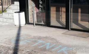 Ispred pekare Manja ispisano "četnik", objavljen i novi tvit Saše Trivića