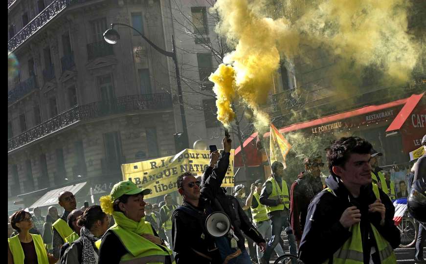 "Žuti prsluci" pozivaju na proteste, spremna vojska i policija