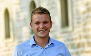 Draško, aferim: Daje zastupnički paušal za Merhamet, Caritas i Crveni krst