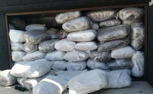 Beranac pao s 233 kg marihuane: Drogu sakrio u specijalni bunker u Mercedes Sprinteru