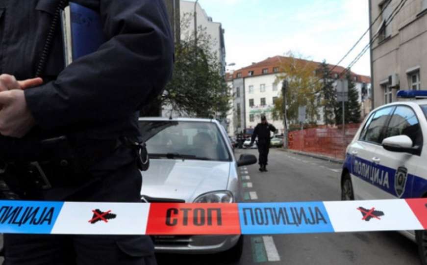 Drama na Sajmu automobila u Beogradu: Vozač pokušao da zgazi policajca