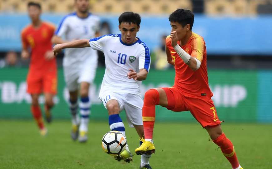 Kineski fudbaler slomio protivniku nogu, pa ga njegov klub suspendirao